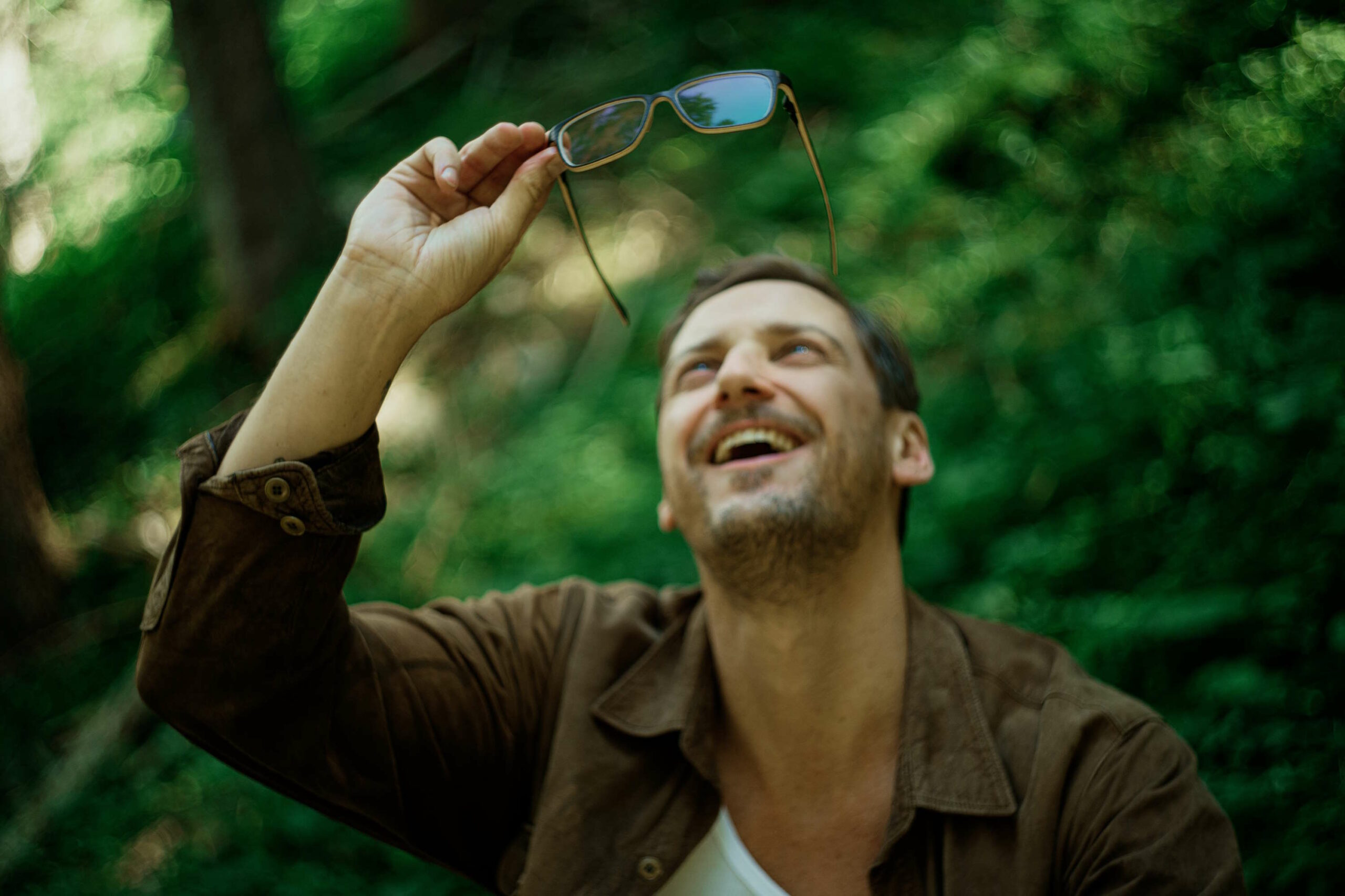 Welche Brille macht jünger? – Tipps für einen frischen Look