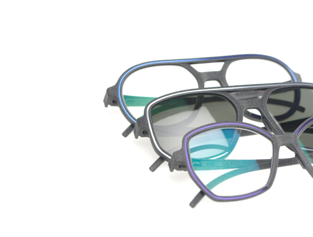 Rolf brilliert | Brillen Awards 2025 2 Mehrere Brillenmodelle mit blau getönten Gläsern – nominiert bei den Brillen Awards 2025